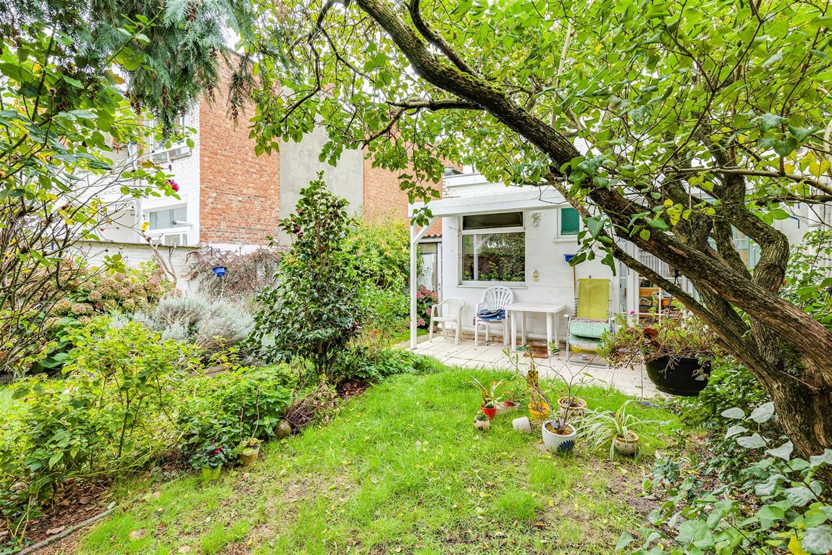 Te renoveren woning met tuin in Merksem