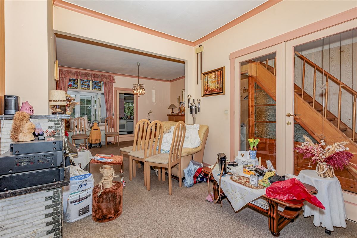 Te renoveren woning met tuin in Merksem