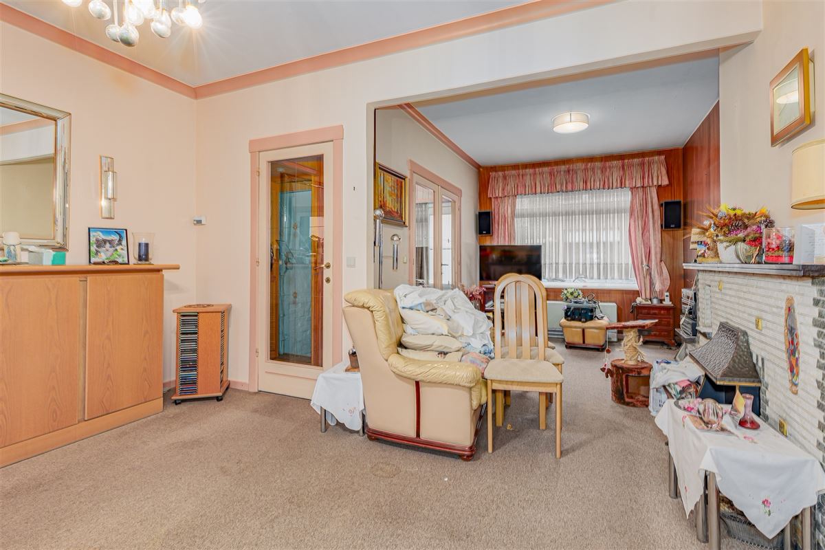 Te renoveren woning met tuin in Merksem