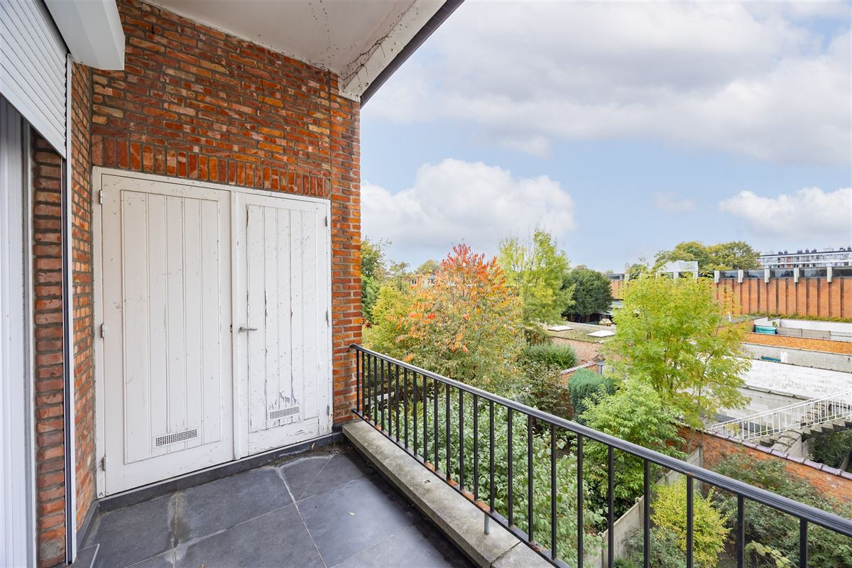 Gerenoveerd opbrengsteigendom met twee appartementen te koop
