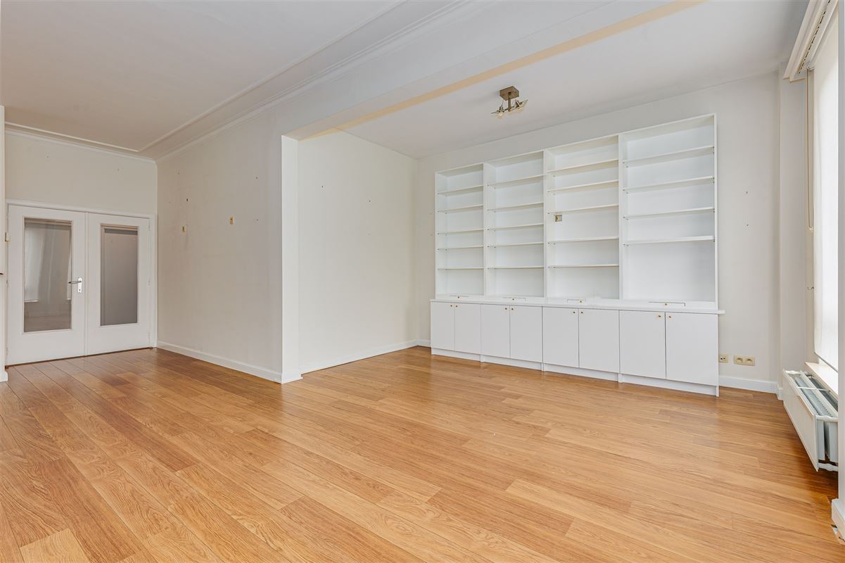 Gerenoveerd opbrengsteigendom met twee appartementen te koop