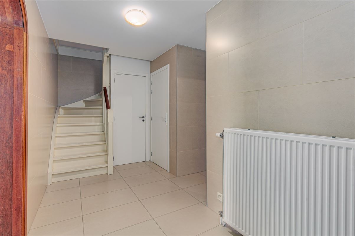 Gerenoveerd opbrengsteigendom met twee appartementen te koop