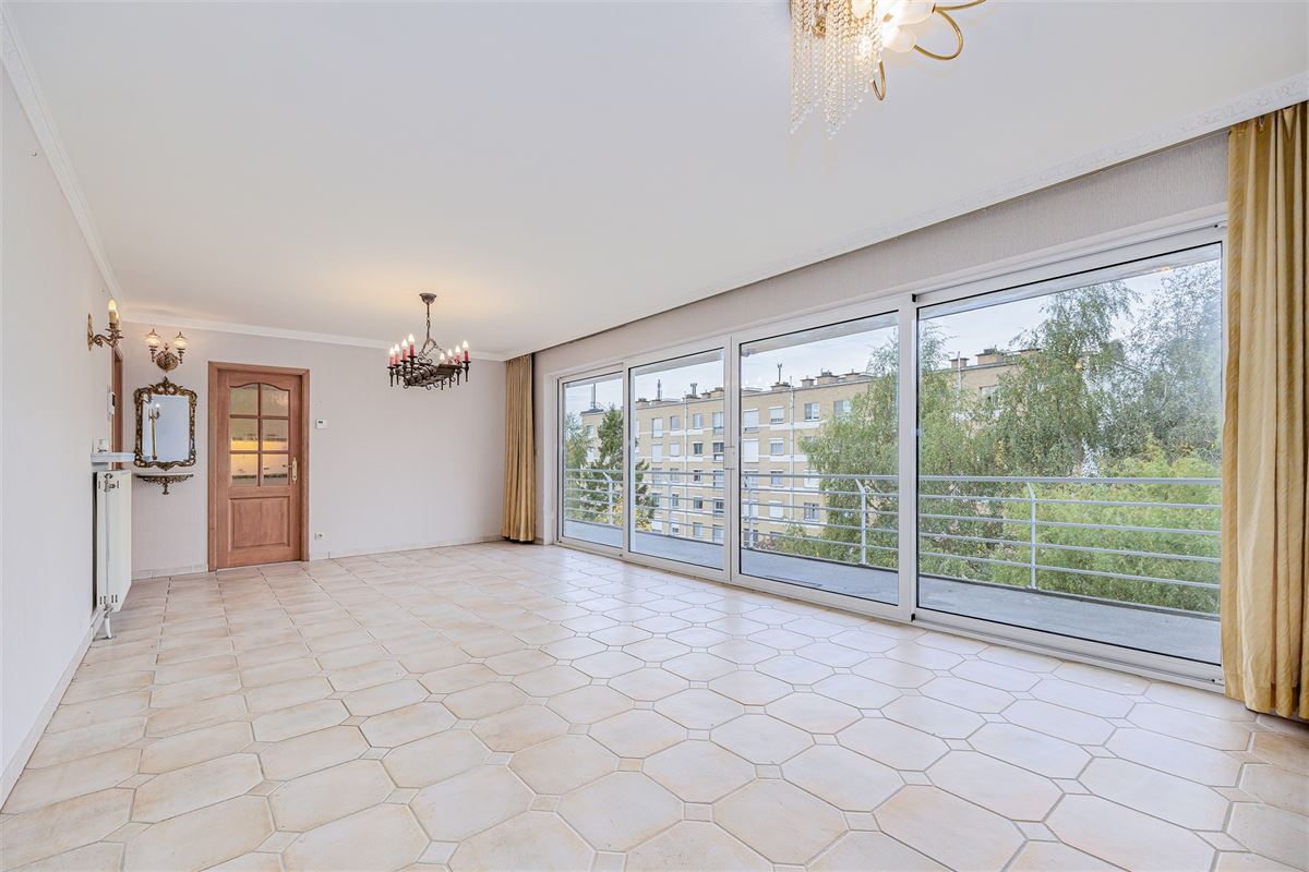 Ruim 2 slpk appartement, terras en P te Hoboken