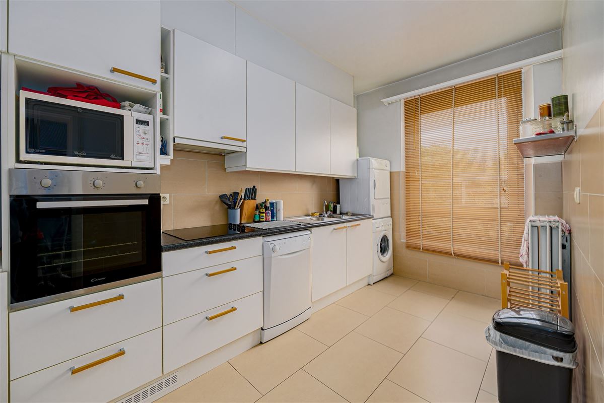 Gerenoveerd opbrengsteigendom met twee appartementen te koop