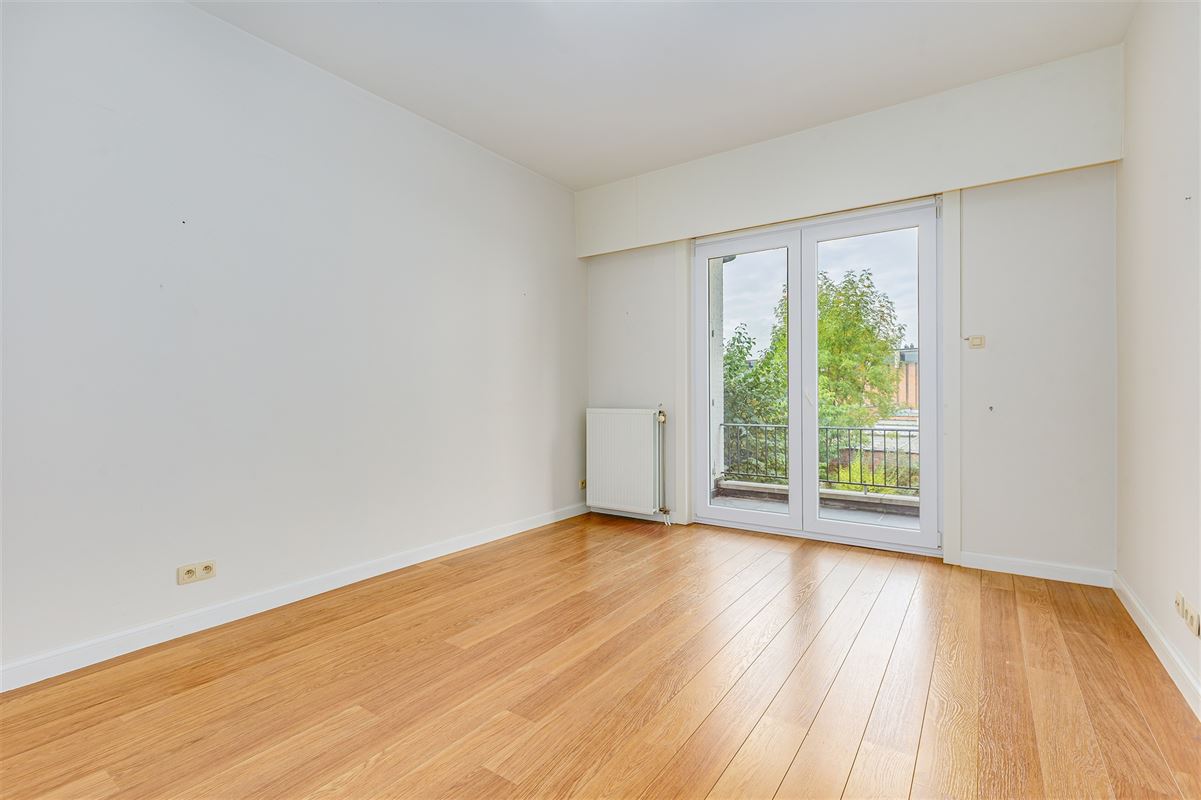 Gerenoveerd opbrengsteigendom met twee appartementen te koop