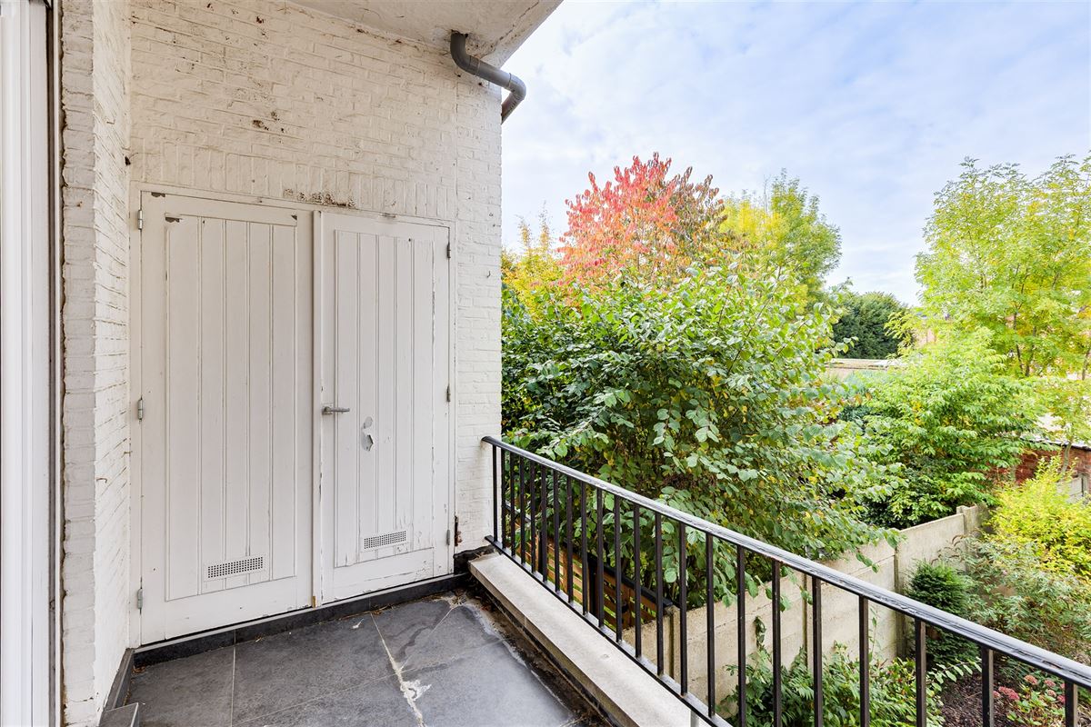 Gerenoveerd opbrengsteigendom met twee appartementen te koop