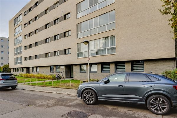 Ruim 2 slpk appartement, terras en P te Hoboken