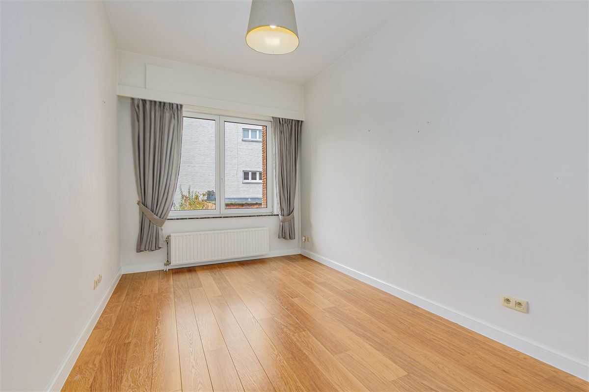 Gerenoveerd opbrengsteigendom met twee appartementen te koop