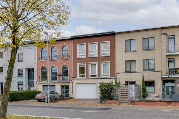 Gerenoveerd opbrengsteigendom met twee appartementen te koop