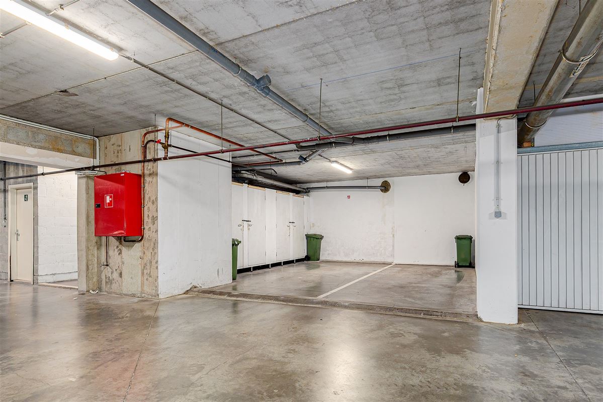 Ruim 2 slpk appartement, terras en P te Hoboken