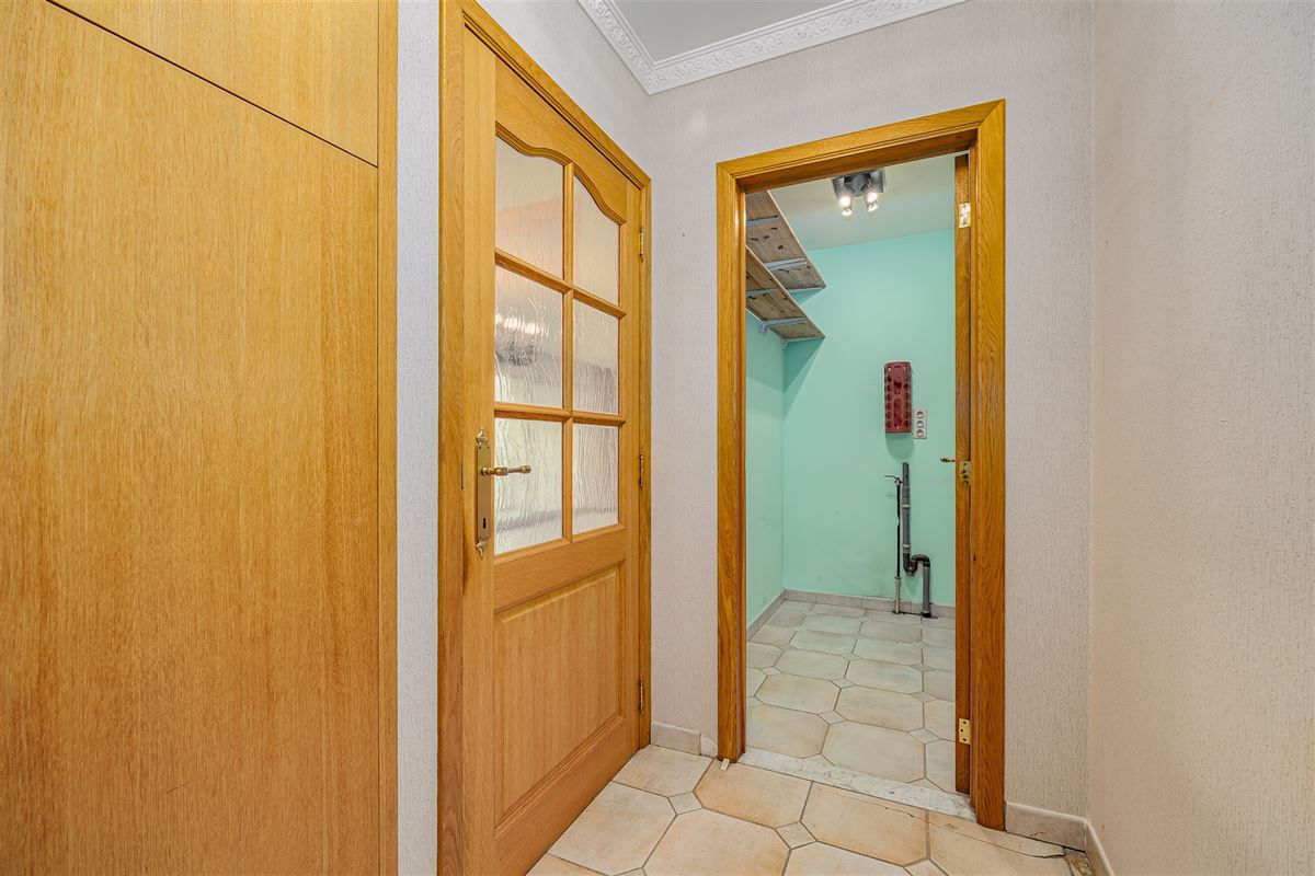 Ruim 2 slpk appartement, terras en P te Hoboken