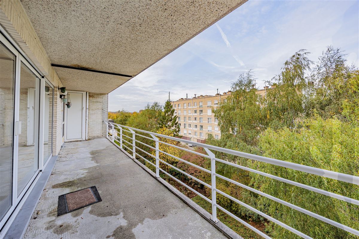 Ruim 2 slpk appartement, terras en P te Hoboken