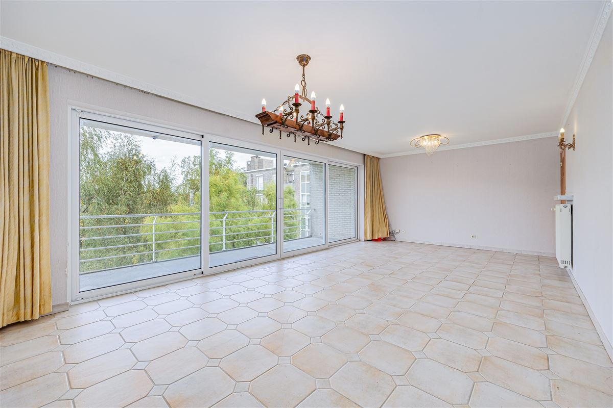 Ruim 2 slpk appartement, terras en P te Hoboken