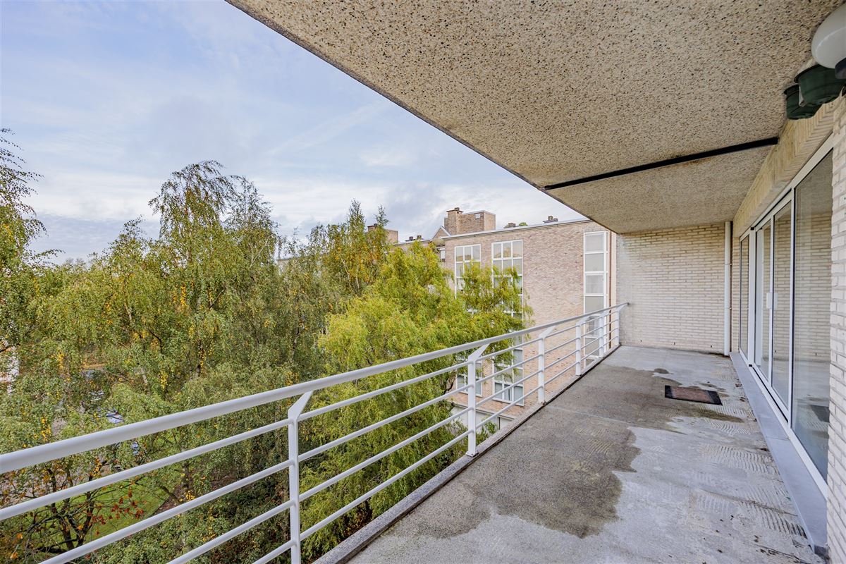 Ruim 2 slpk appartement, terras en P te Hoboken