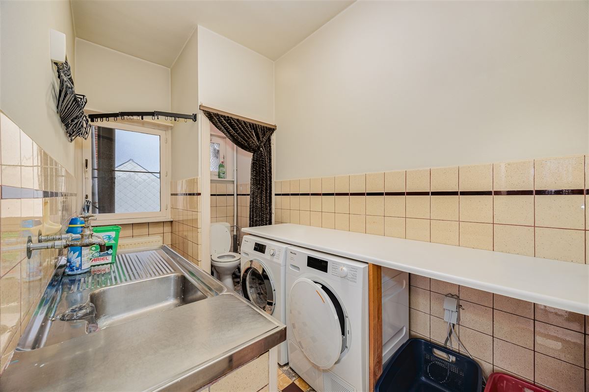 Uniek hoekperceel met handelshuis + garage + appt