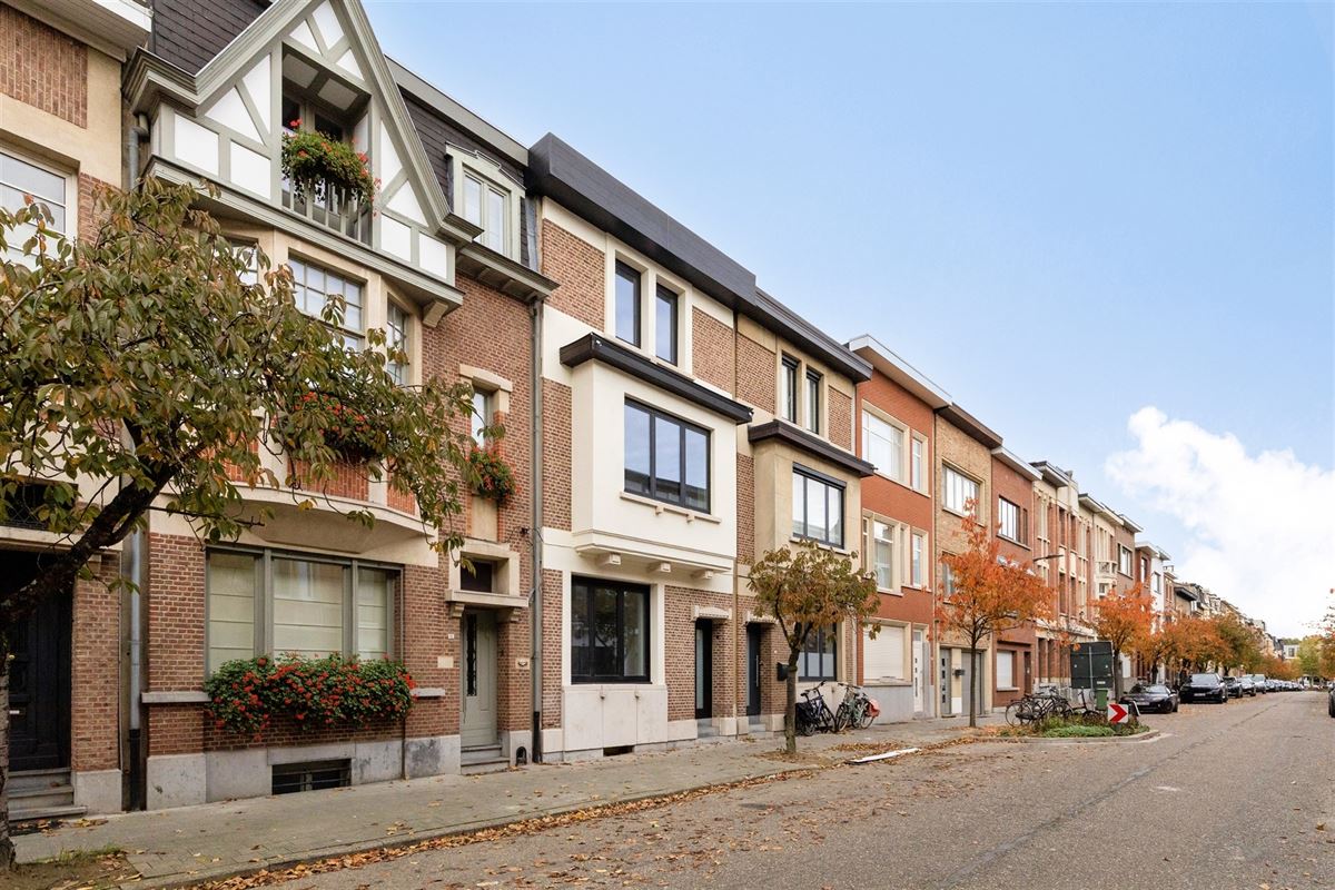 Prachtig gerenoveerd huis met tuin en 4 slaapkamers centrum Mortsel