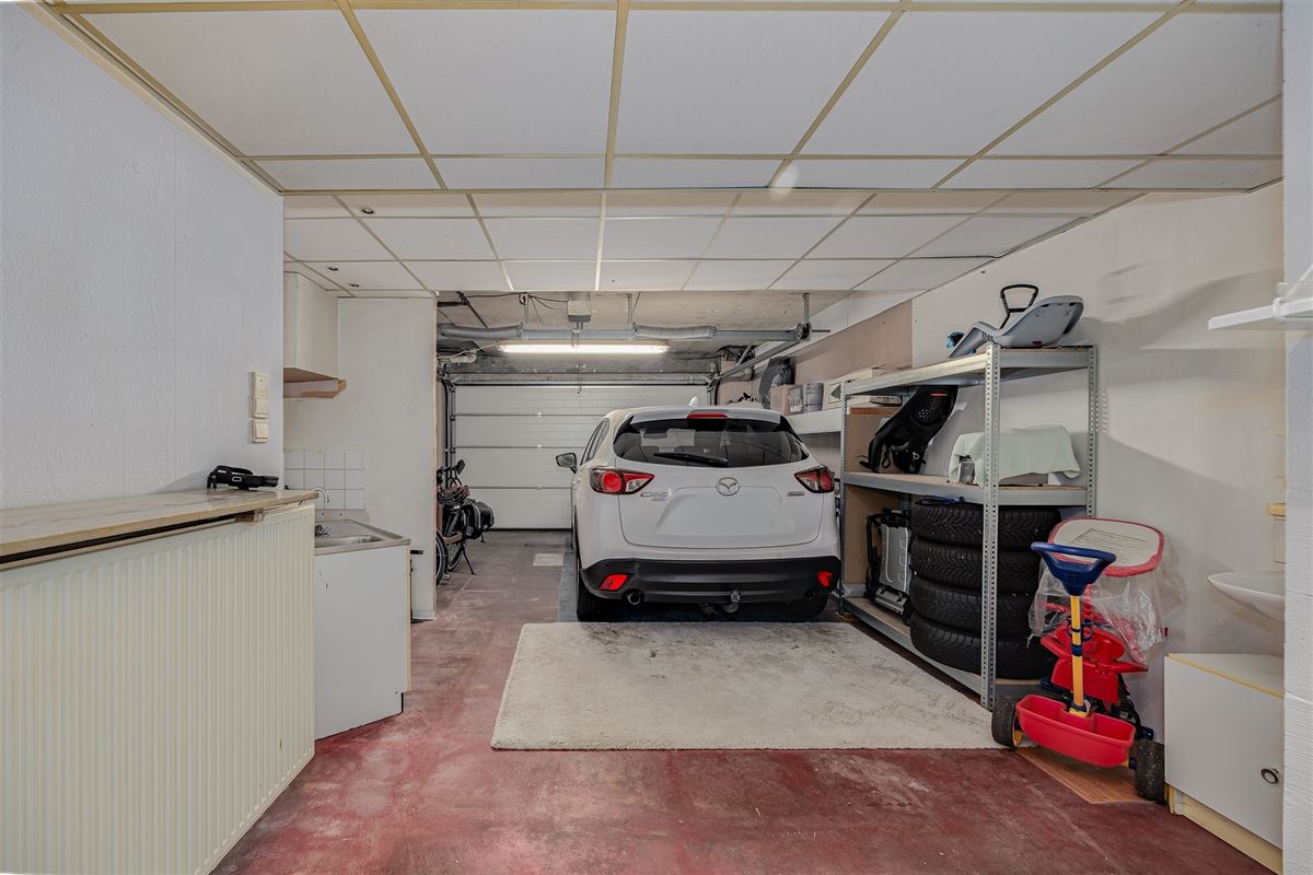 Uniek hoekperceel met handelshuis + garage + appt