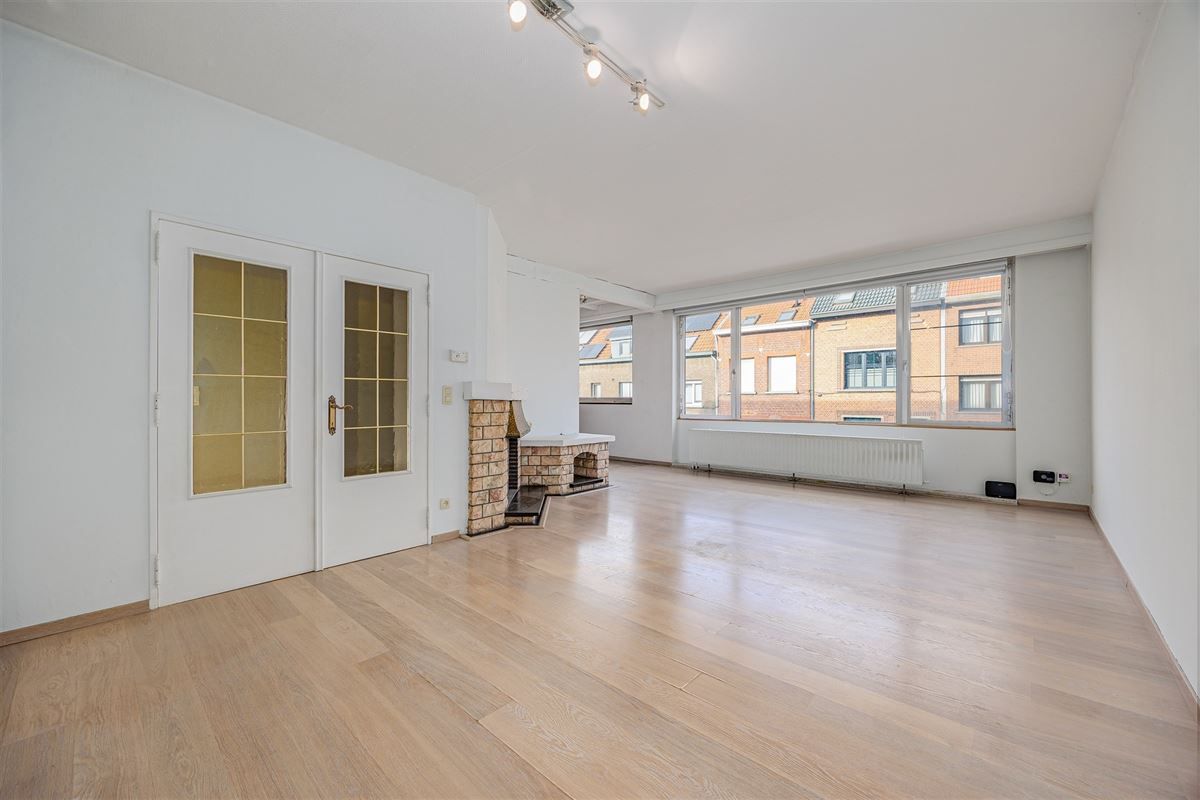 Uniek hoekperceel met handelshuis + garage + appt