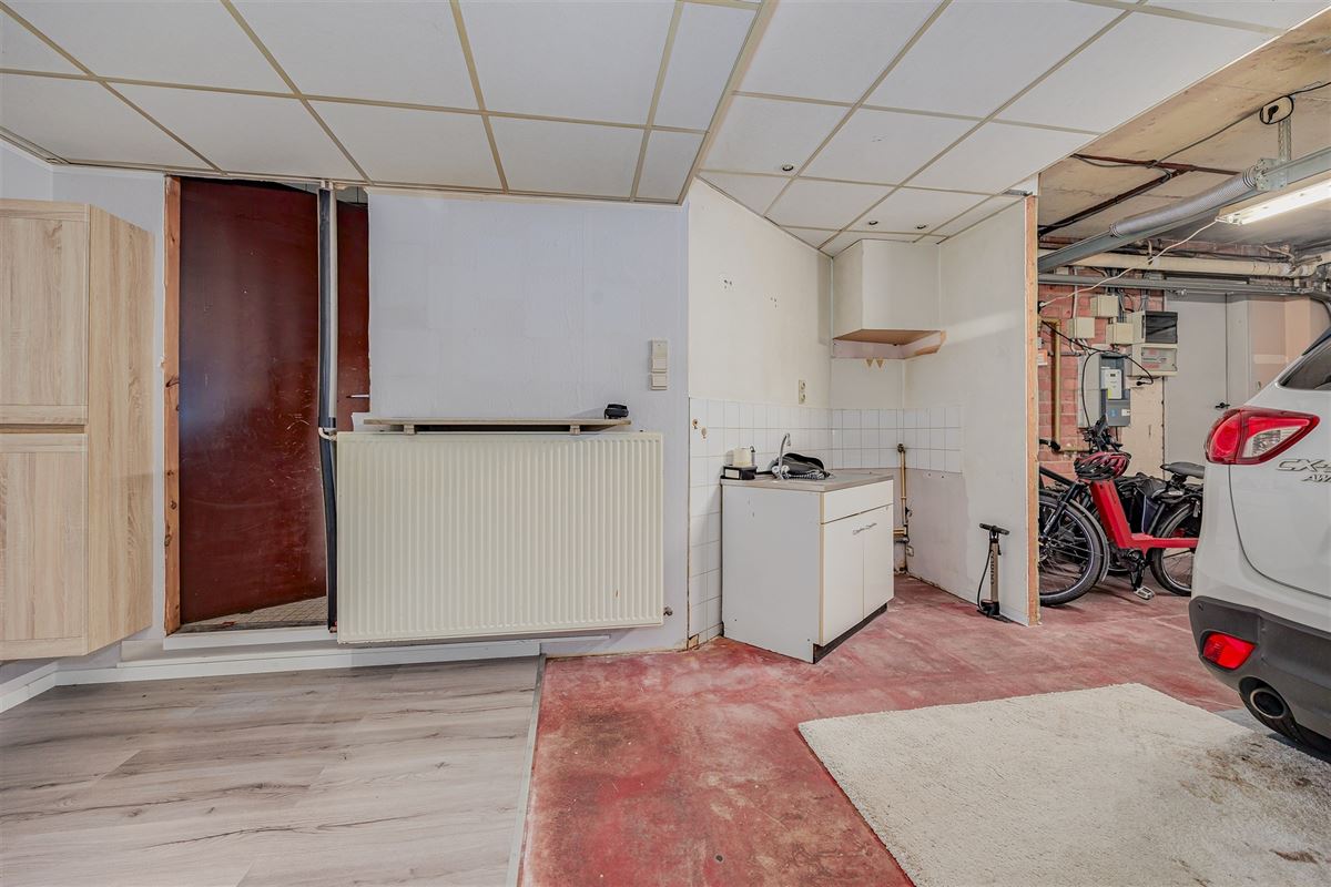 Uniek hoekperceel met handelshuis + garage + appt