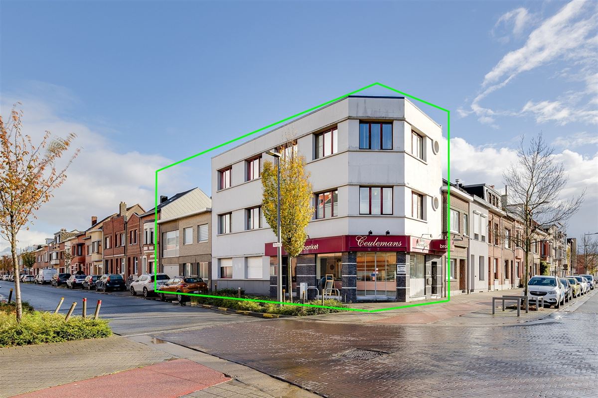 Uniek hoekperceel met handelshuis + garage + appt