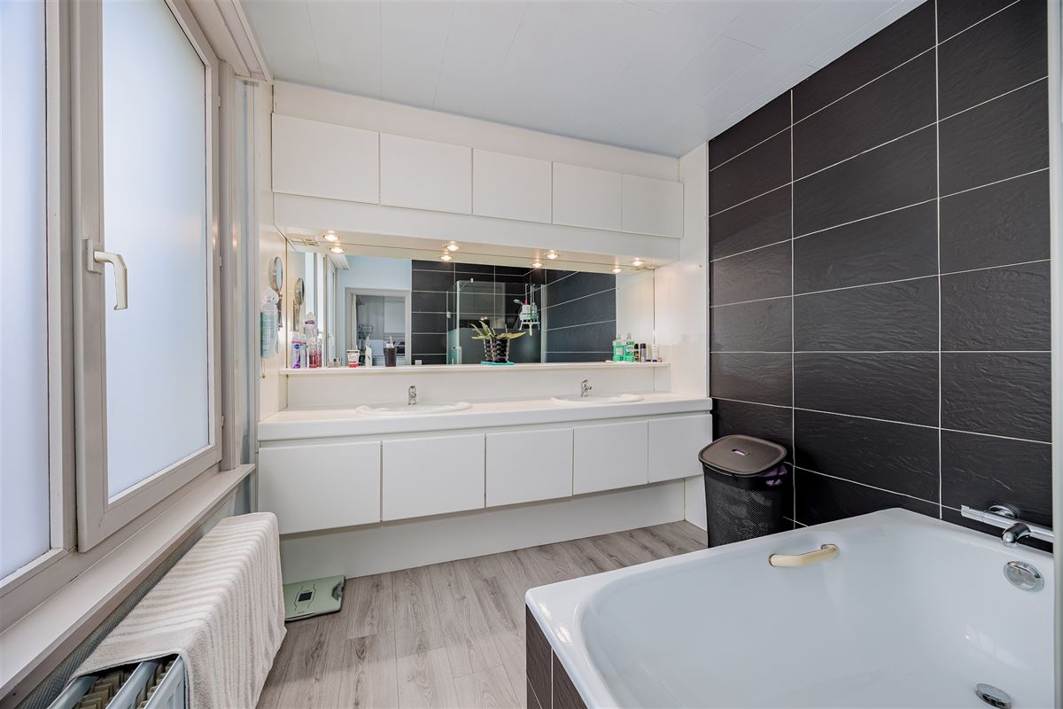 Uniek hoekperceel met handelshuis + garage + appt