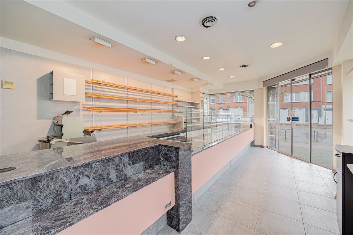 Uniek hoekperceel met handelshuis + garage + appt