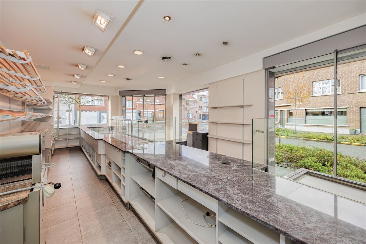 Uniek hoekperceel met handelshuis + garage + appt