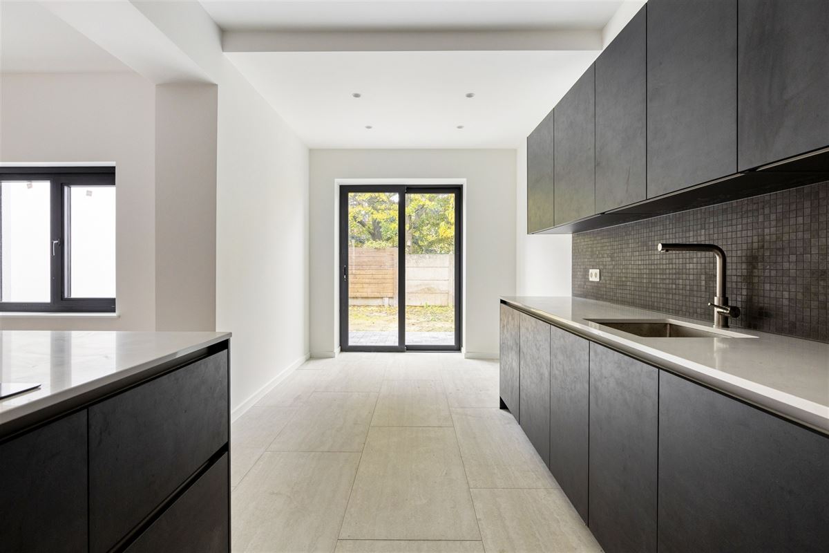 Prachtig gerenoveerd huis met tuin en 4 slaapkamers centrum Mortsel