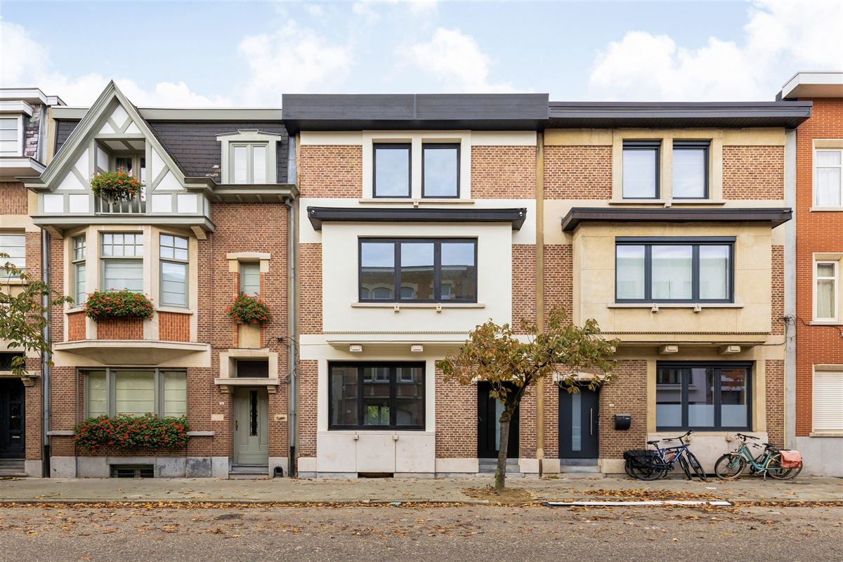 Prachtig gerenoveerd huis met tuin en 4 slaapkamers centrum Mortsel