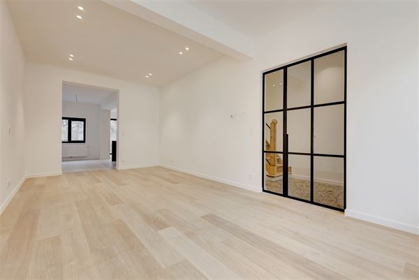 Prachtig gerenoveerd huis met tuin en 4 slaapkamers centrum Mortsel