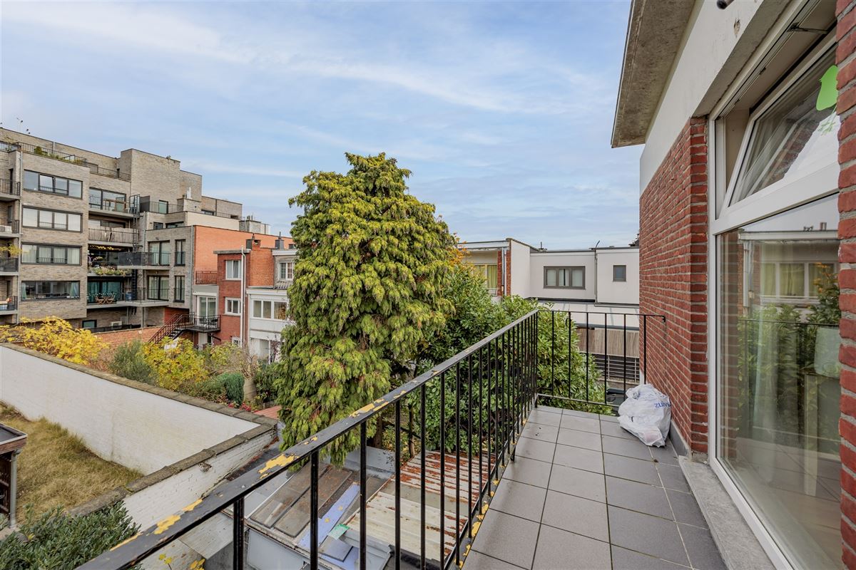 Vergund betonnen opbrengsteigendom met 3 appartementen + garagebox