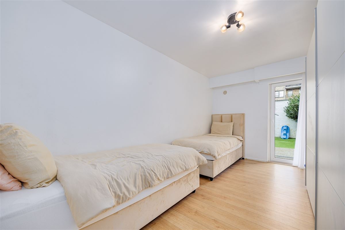 Vergund betonnen opbrengsteigendom met 3 appartementen + garagebox