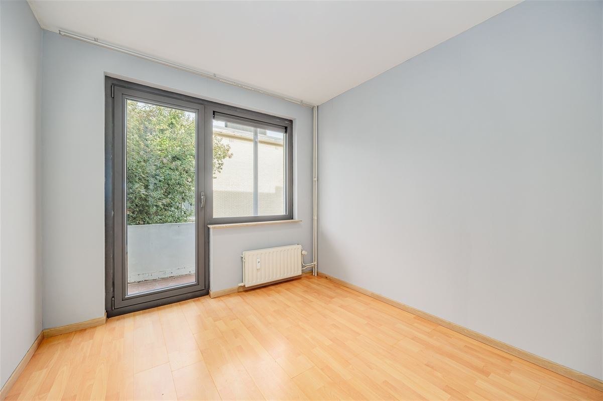 Zeer licht instapklaar appt met 3 slaapkamers en terras