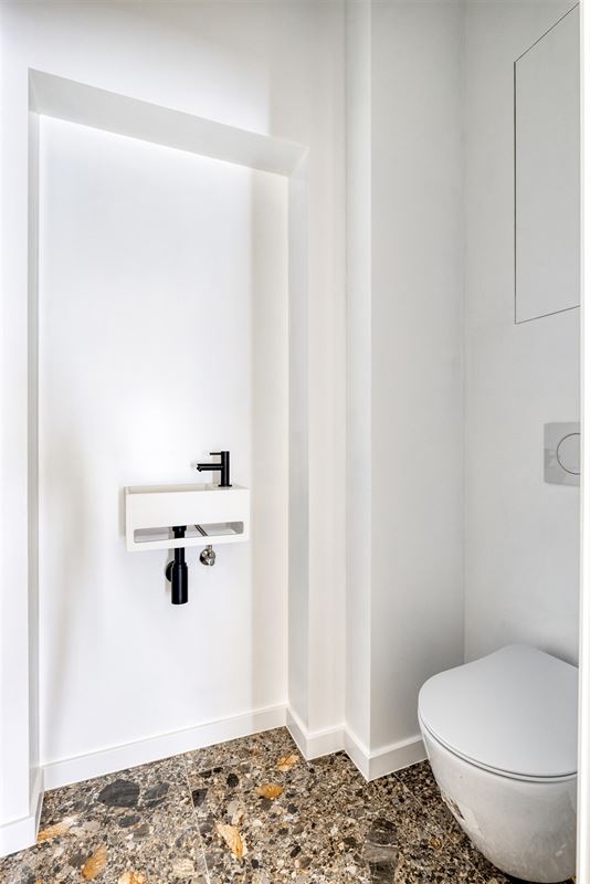 Prachtig gerenoveerd huis met tuin en 4 slaapkamers centrum Mortsel