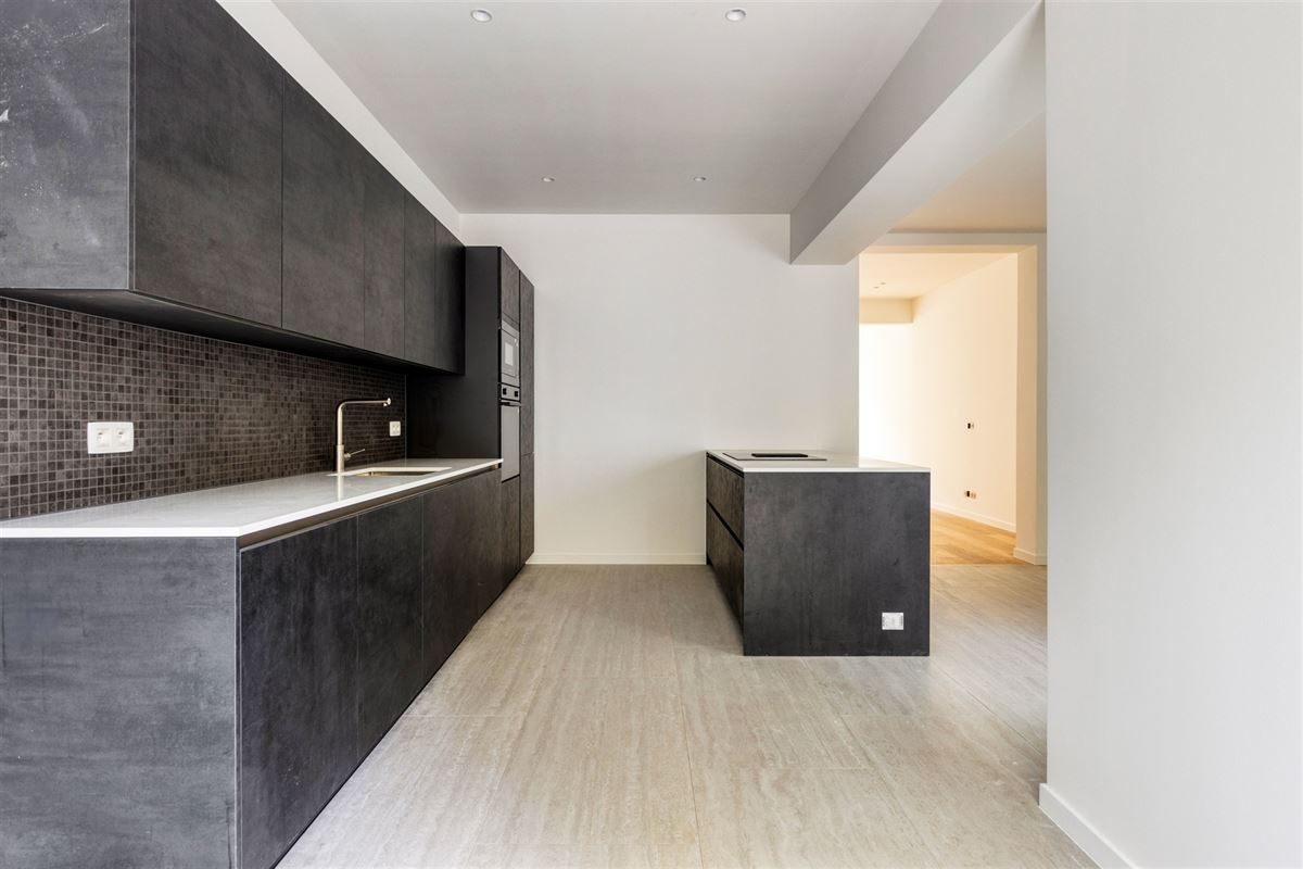 Prachtig gerenoveerd huis met tuin en 4 slaapkamers centrum Mortsel