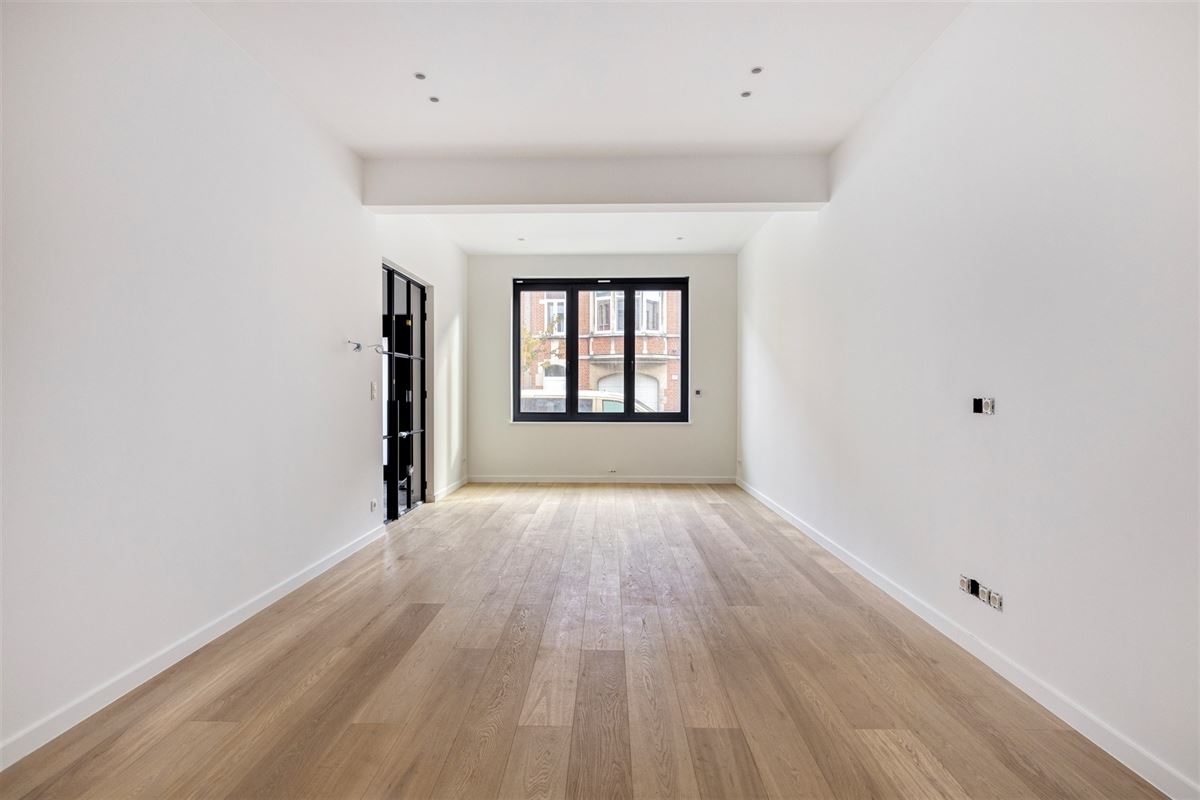 Prachtig gerenoveerd huis met tuin en 4 slaapkamers centrum Mortsel