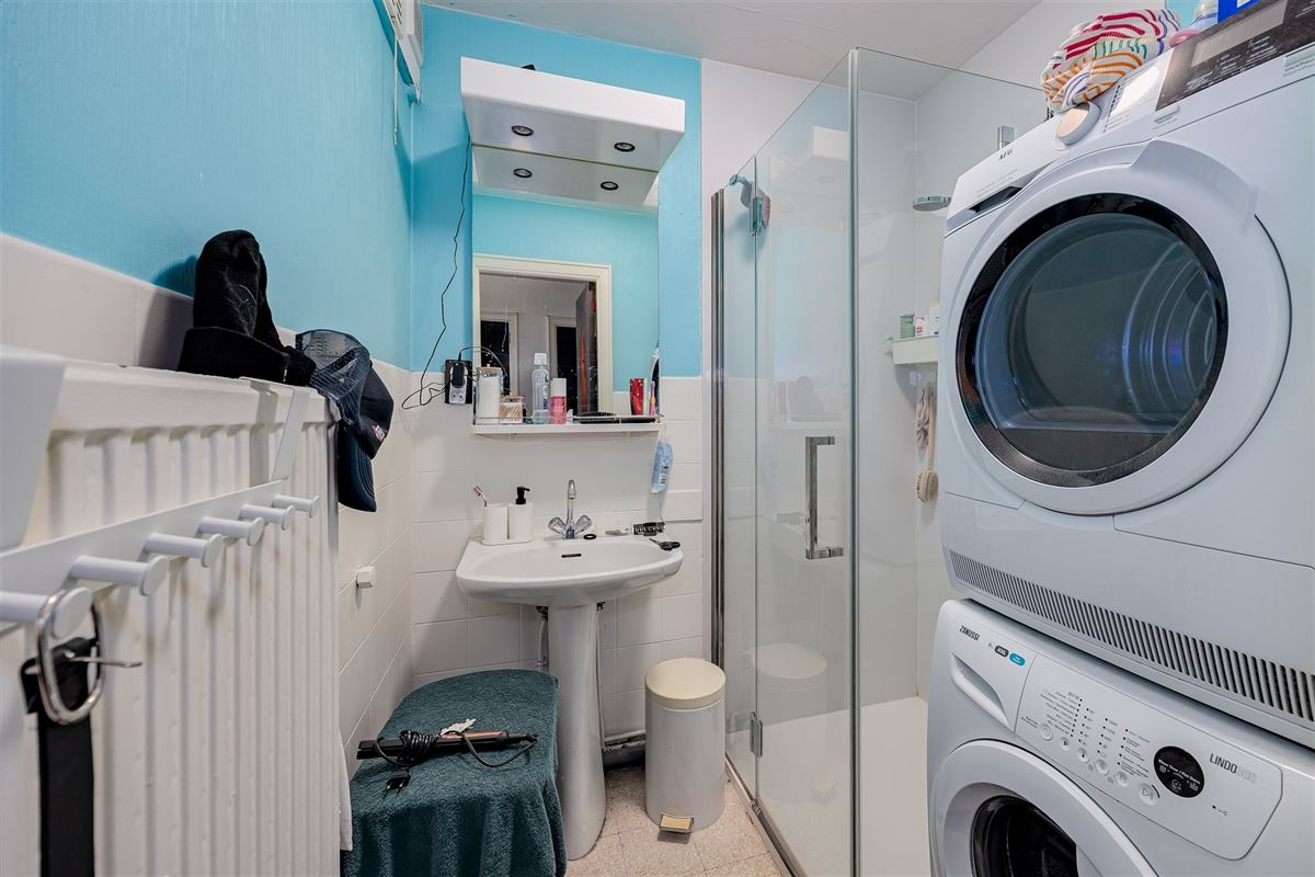 Vergund betonnen opbrengsteigendom met 3 appartementen + garagebox