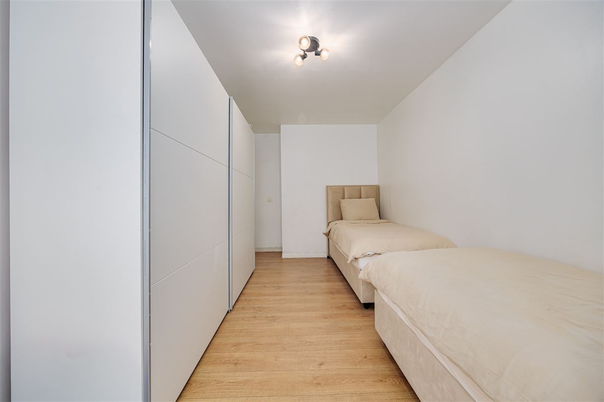 Vergund betonnen opbrengsteigendom met 3 appartementen + garagebox