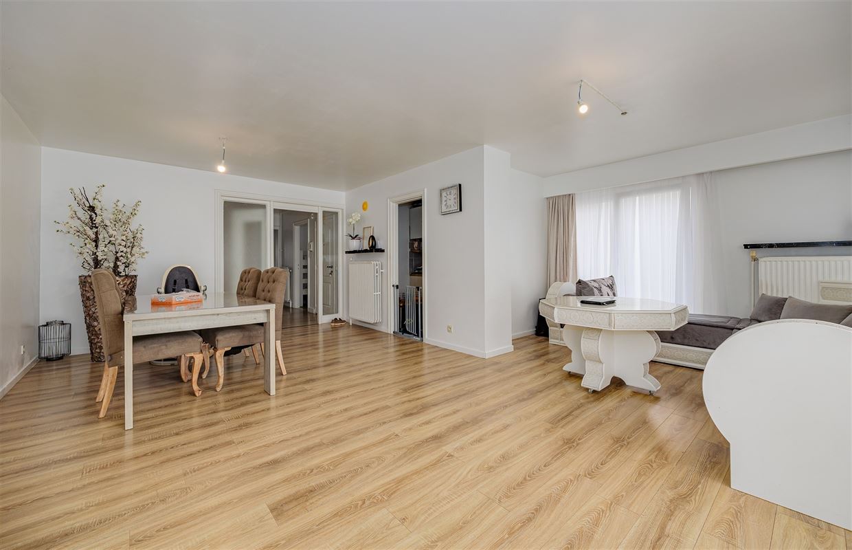 Vergund betonnen opbrengsteigendom met 3 appartementen + garagebox