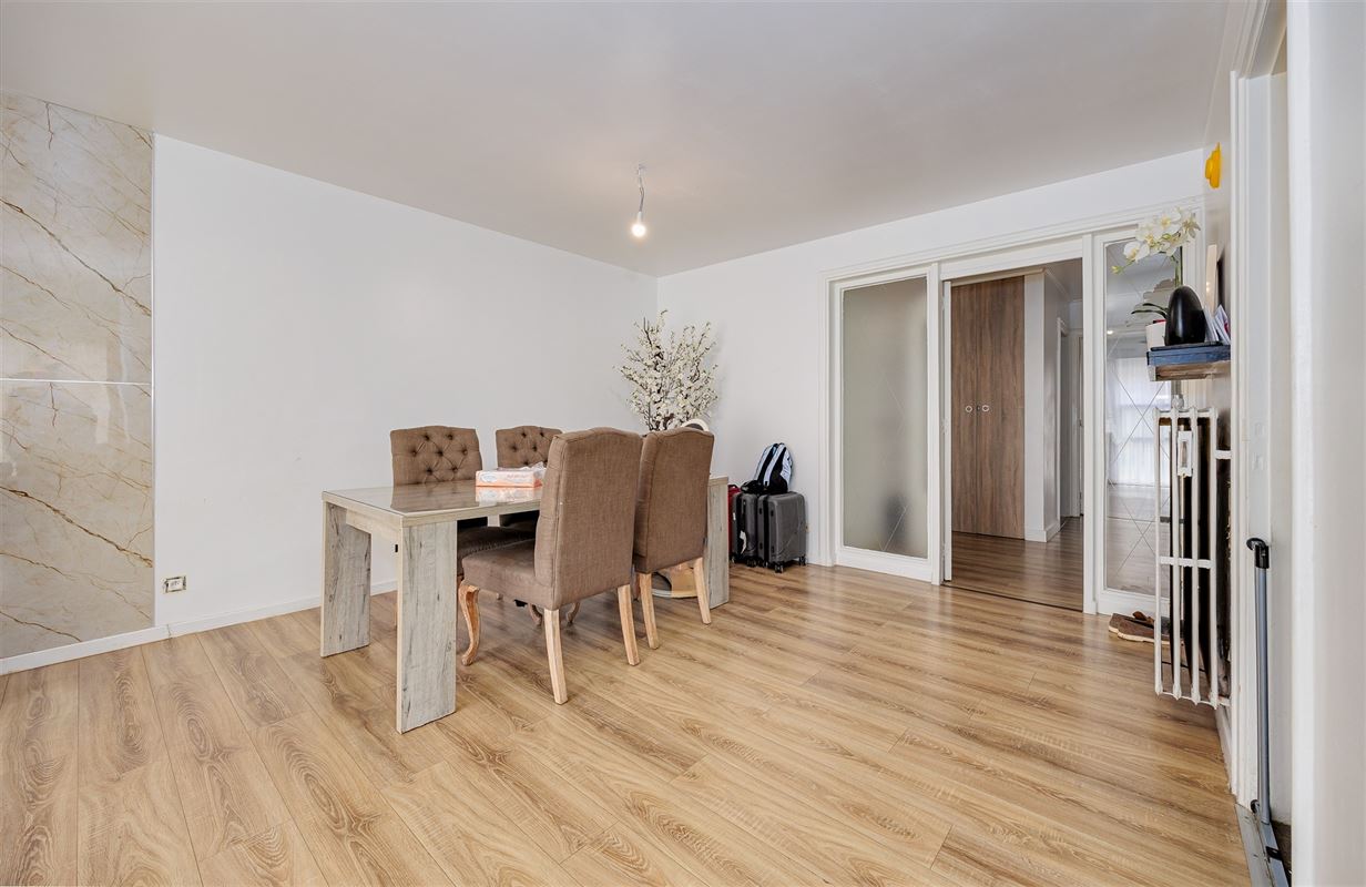 Vergund betonnen opbrengsteigendom met 3 appartementen + garagebox