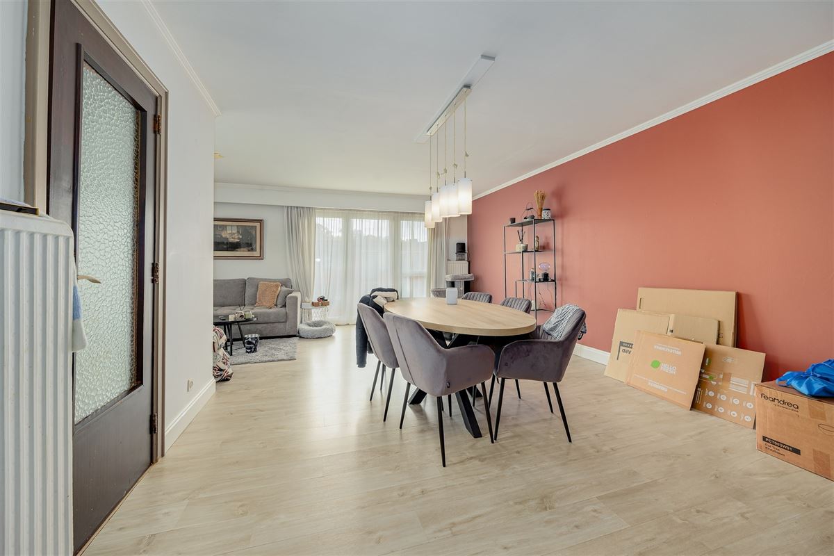 Vergund betonnen opbrengsteigendom met 3 appartementen + garagebox