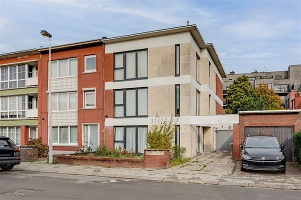 Vergund opbrengsteigendom met 3 x 3slk appartementen + garagebox