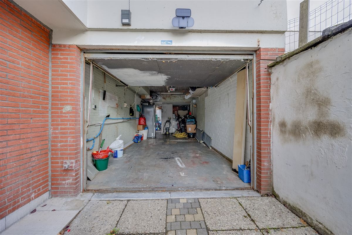 Vergund betonnen opbrengsteigendom met 3 appartementen + garagebox