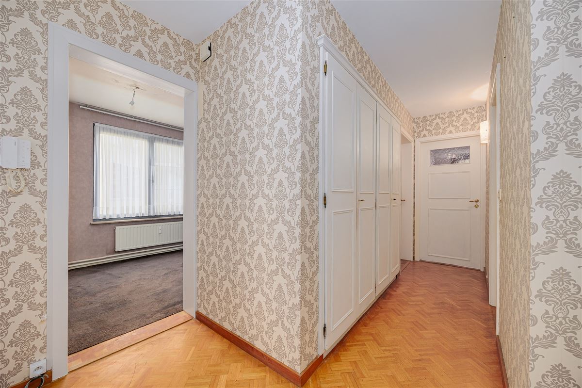 Zeer licht instapklaar appt met 3 slaapkamers en terras