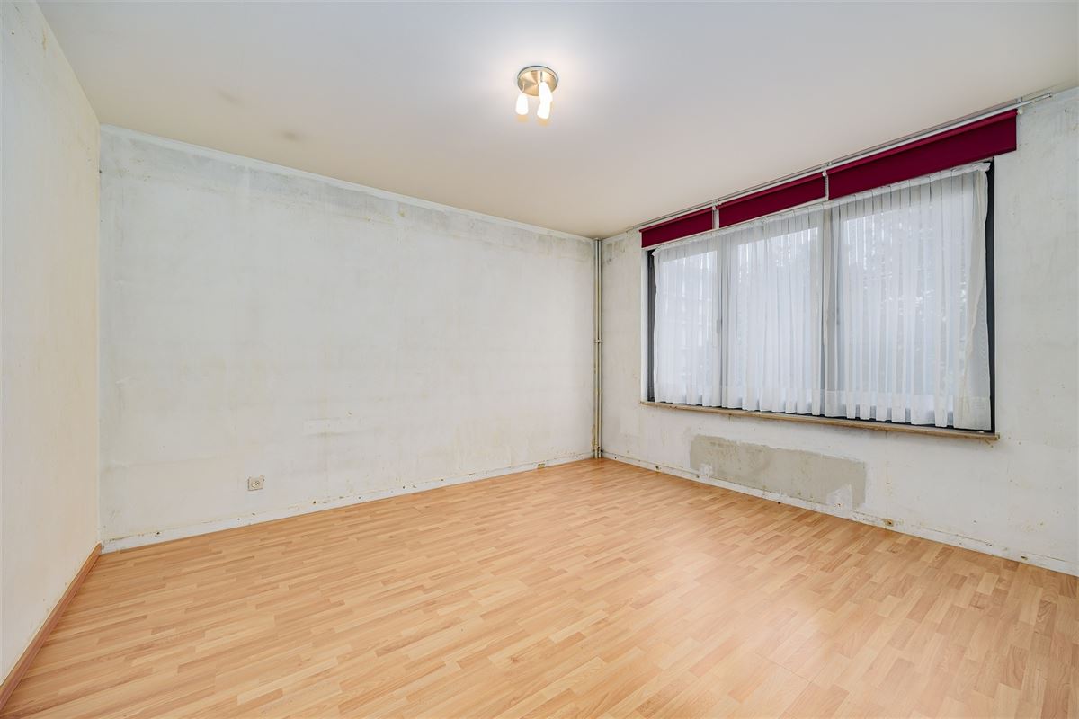 Zeer licht instapklaar appt met 3 slaapkamers en terras