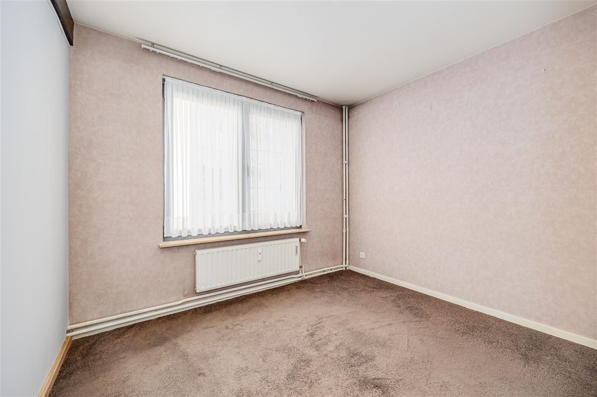 Zeer licht instapklaar appt met 3 slaapkamers en terras