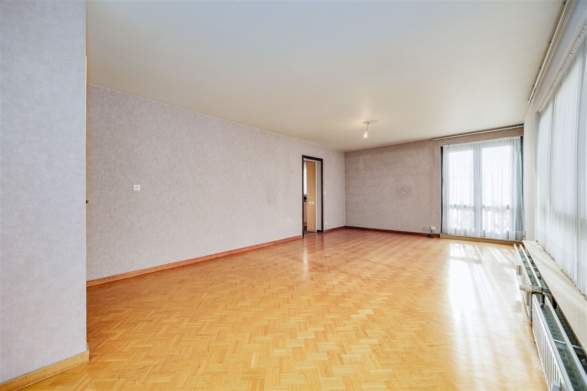 Zeer licht instapklaar appt met 3 slaapkamers en terras