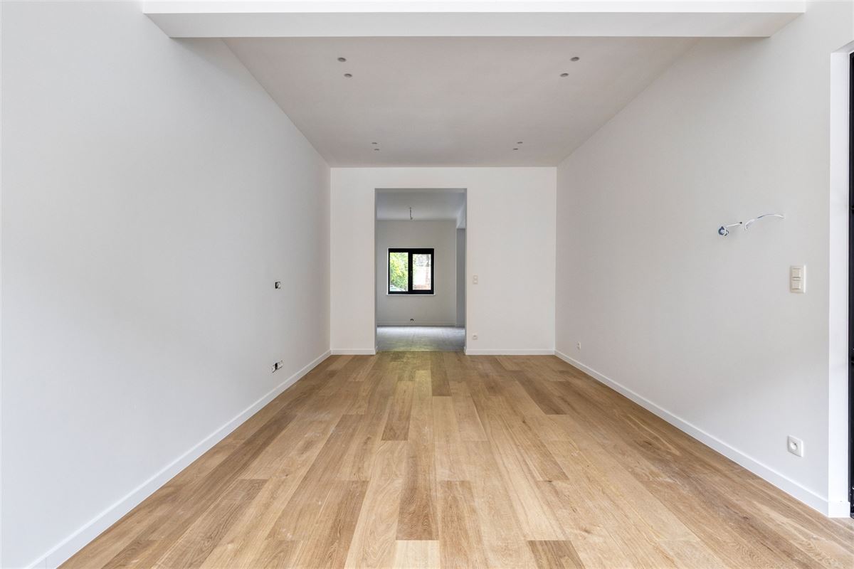 Prachtig gerenoveerd huis met tuin en 4 slaapkamers centrum Mortsel