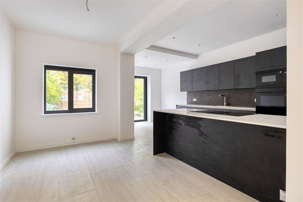 Prachtig gerenoveerd huis met tuin en 4 slaapkamers centrum Mortsel