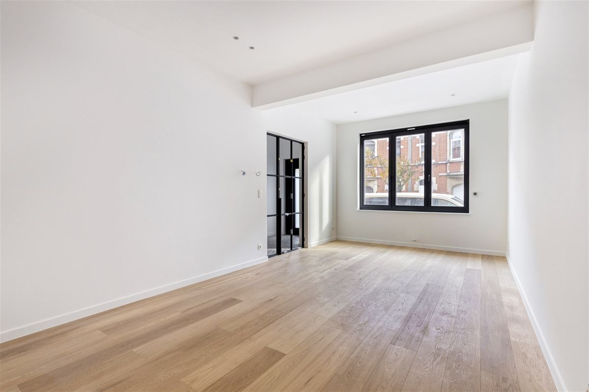 Prachtig gerenoveerd huis met tuin en 4 slaapkamers centrum Mortsel